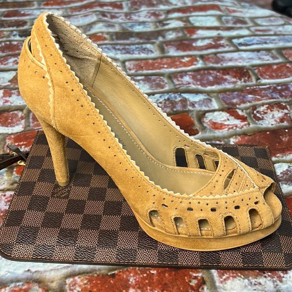 * B Makowsky beige suede, eyelet heels